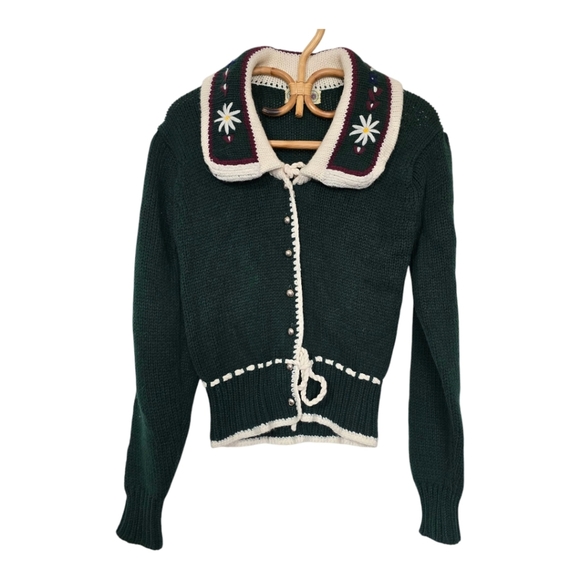 Vintage Women's Buttondown Green Sweater with Embroidered Floral Collar - Picture 3 of 8